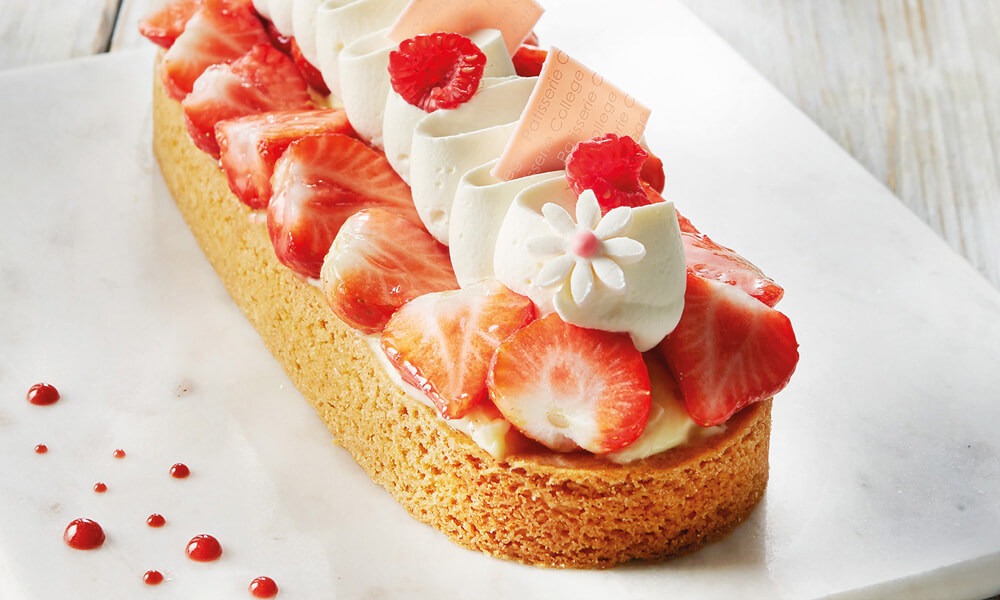 Aardbeienslof met verse aardbeien en slagroom van Bakkerij Koopmans